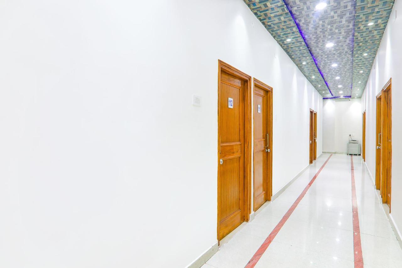 Capital O 64299 Hotel Suncity Juhi Bari Екстериор снимка